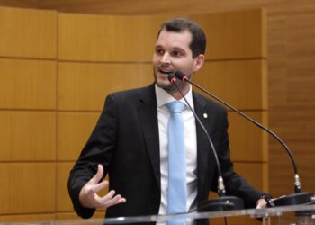 Deputado Neto Batalha Propõe Ampliação de Prioridade na Matrícula de Alunos com Deficiência em Escolas Públicas