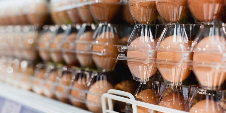 Disparada no preço do ovo preocupa supermercados