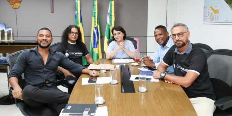 Prefeita Emília se reúne com dirigentes do Sindicato dos Músicos de Sergipe