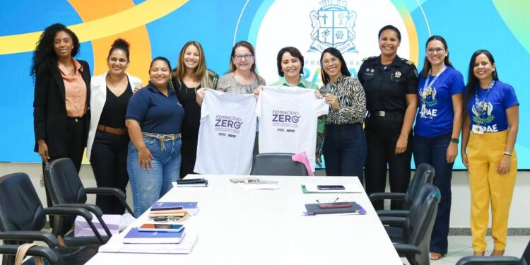 Prefeita Emília Corrêa discute estratégias para retomar a realização da Conferência Municipal da Mulher