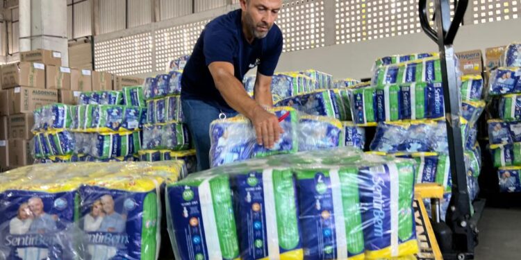 SMS regulariza estoque de fraldas geriátricas: mais de 152 mil pacotes já estão em distribuição