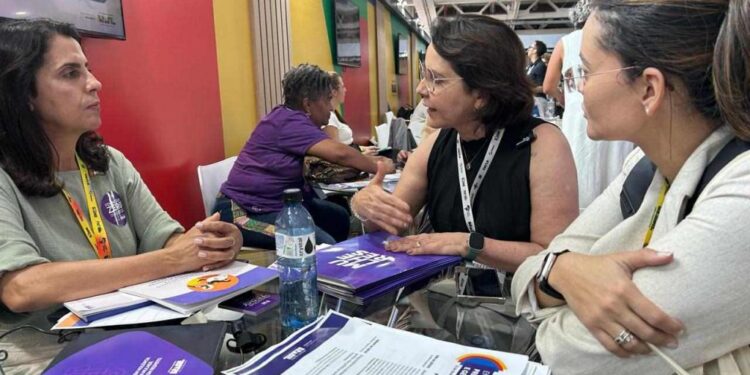 Prefeita Emília Corrêa destaca importância da participação feminina na política em Brasília