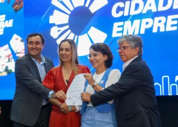 Prefeita Emília Corrêa assina carta de intenção para o Programa Cidade Empreendedora do Sebrae