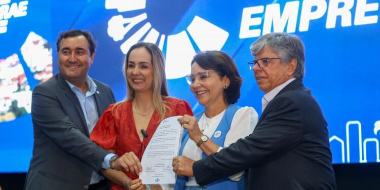 Prefeita Emília Corrêa assina carta de intenção para o Programa Cidade Empreendedora do Sebrae