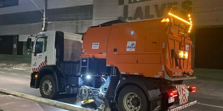 Inovação: serviço de varrição mecanizada chega às ruas da capital