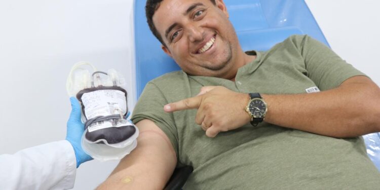 Assistidos da Casa de Passagem Freitas Brandão realizam doação de sangue no Hemose