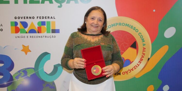 Aracaju recebe Selo Ouro por empenho com a alfabetização