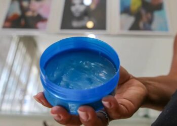 Vigilância Sanitária de Aracaju alerta sobre riscos de cegueira temporária causados por pomadas modeladoras