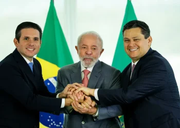 “Sou amigo dos dois”, diz Lula sobre novos presidentes do Legislativo