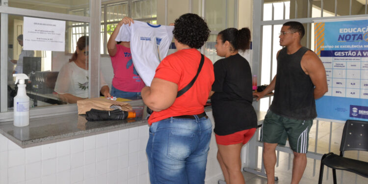 Governo de Sergipe garante kits escolares e fardamento para estudantes da rede estadual