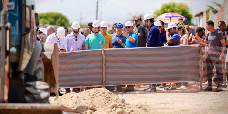 “Vamos resolver um problema histórico”, enfatiza Fábio Mitidieri durante início das obras da adutora do Curralinho
