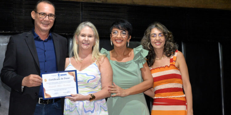 Posse dos novos diretores reforça compromisso com a gestão democrática nas escolas estaduais de Aracaju