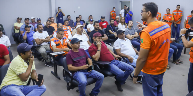 Pipeiros participam do sorteio para a Operação Carro-pipa