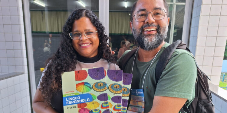 Secretaria de Educação reforça importância do material didático na Rede Estadual de Ensino