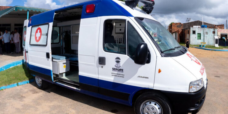 Governo do Estado entrega ambulância inter-hospitalar para Riachão do Dantas