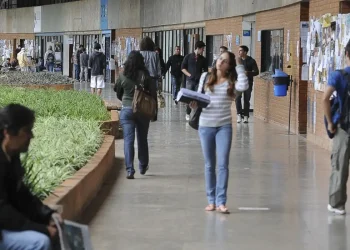 Estudantes de licenciatura podem se cadastrar para concorrer a bolsas