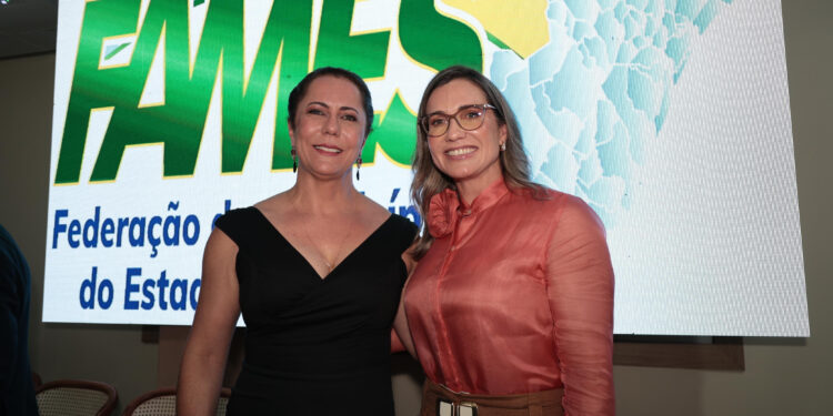 Delegada Katarina participa de posse da nova Diretoria da Fames 