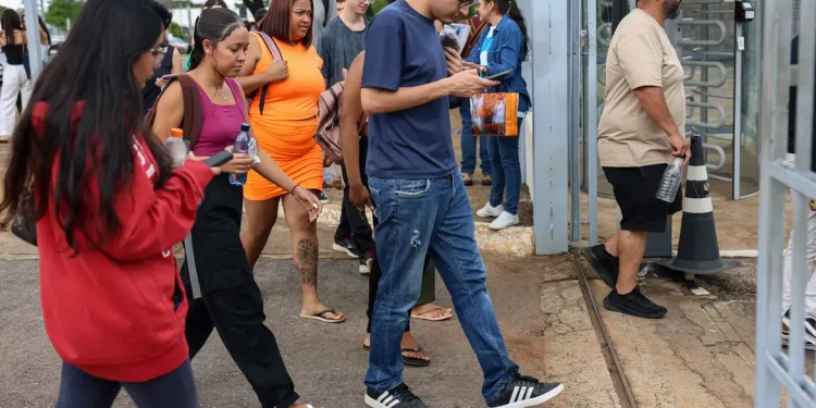Enem: candidato deve justificar ausência em 2024 para ter isenção