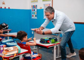 Prefeito Sérgio acompanha início das aulas com o programa ‘Bom dia Feliz’