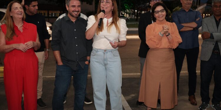 Prefeitura de Aracaju entrega praça construída com recursos destinados pela deputada Katarina