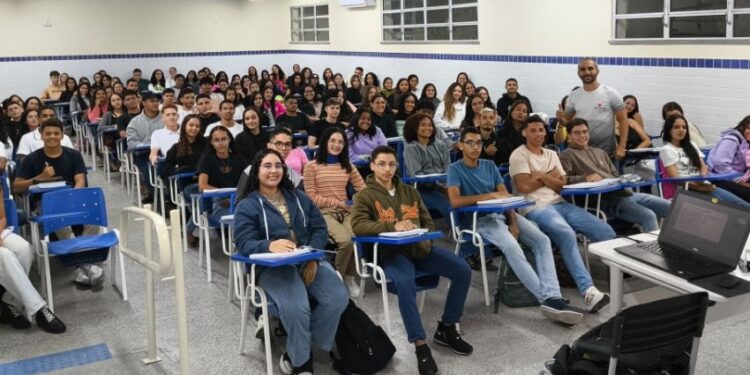 Programa Pré-Universitário inicia as aulas com mais de 4 mil alunos