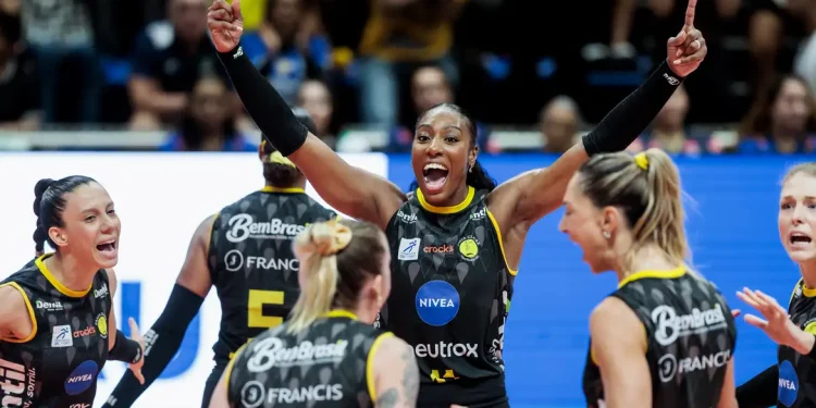 Praia Clube é tricampeão do Sul-Americano de vôlei feminino