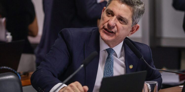 Senador Rogério Carvalho defende ajustes na inclusão de representantes da sociedade civil na Conitec