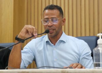 Vereador Sargento Byron cobra recapeamento asfáltico em vias da capital sergipana