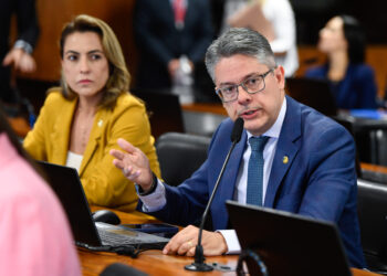 Com apoio de Alessandro, senado aprova projeto que reforça proteção de mulheres vítimas de violência