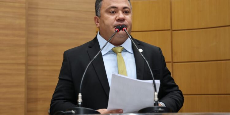 Deputado agradece ao governo por urbanização em avenida no municipio de Tobias Barreto