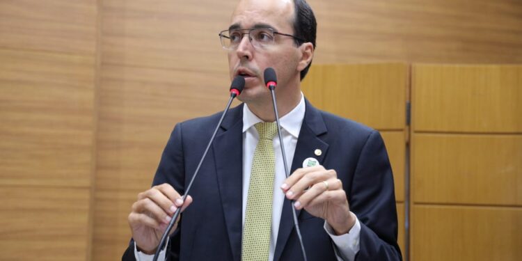 Georgeo Passos propõe inclusão de estudantes da rede pública no programa CNH Social