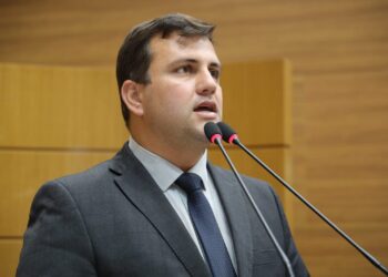 Marcos Oliveira denuncia descaso com educação e infraestrutura em Sergipe
