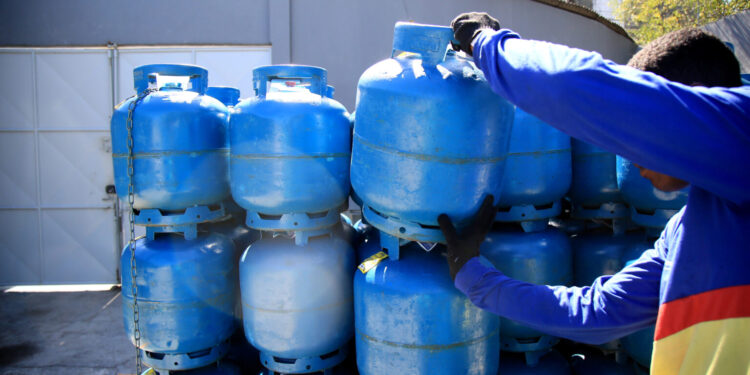 Novo Auxílio Gás oferecerá desconto no botijão conforme tamanho da família