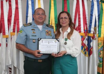Delegada Katarina é homenageada pela Polícia Militar