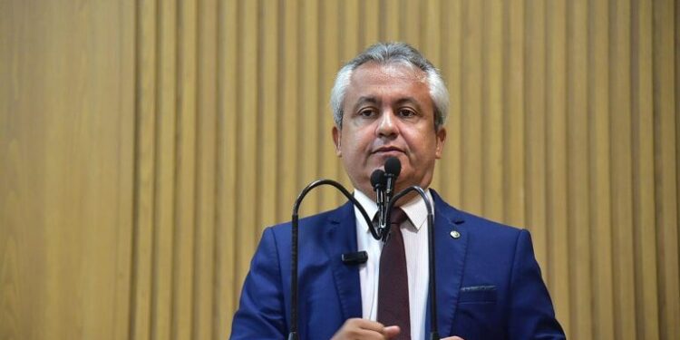 Elber cobra detalhes de projeto para empréstimo da Prefeitura de Aracaju