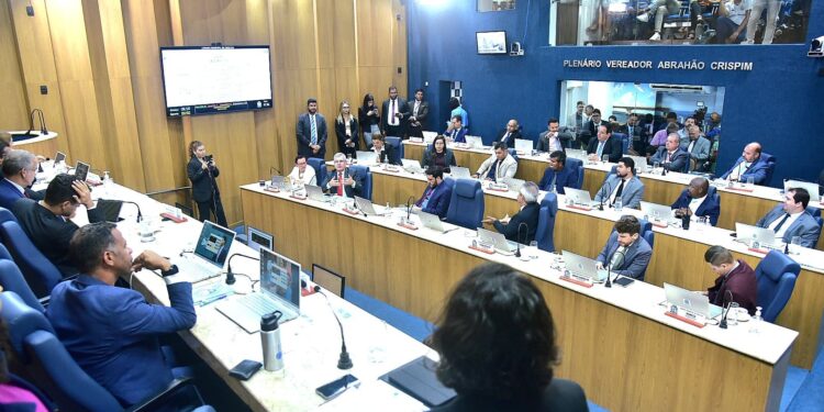 Câmara de vereadores mantém 02 vetos da prefeitura e derruba 01