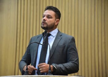 Vereador Anderson de Tuca volta a cobrar soluções para Estação da Leste