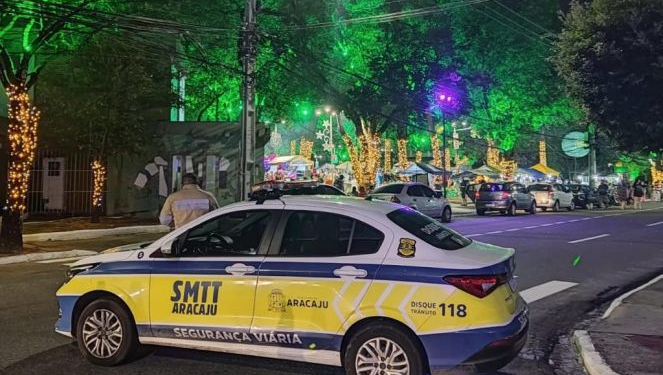 SMTT atua para organizar o trânsito no entorno da Praça Fausto Cardoso, neste sábado