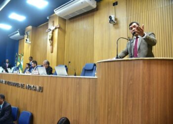 Levi Oliveira enfatiza benefícios de PL que autoriza empréstimo para compra de ônibus elétricos em Aracaju