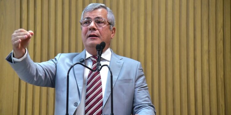 Iran destaca decisão tomada em Assembleia pelo magistério de Aracaju
