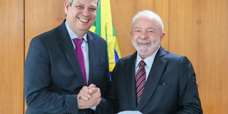 Márcio Macedo com prestígio e força com Lula