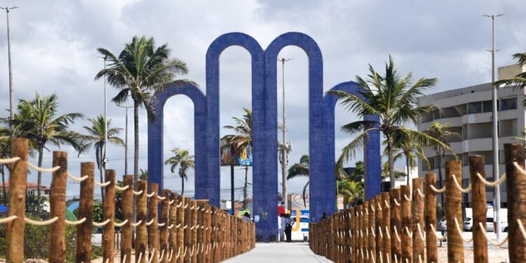 Prefeitura de Aracaju reconstrói e entrega nova passarela na Orla de Atalaia em apenas 72 horas