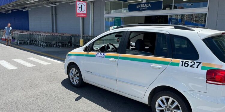 SMTT alerta que transferência de permissão para táxis exigem veículos com até cinco anos de fabricação