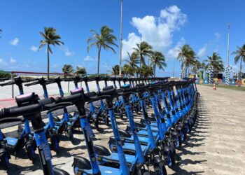 Patinetes elétricos: Prefeitura de Aracaju orienta sobre o uso seguro e responsável
