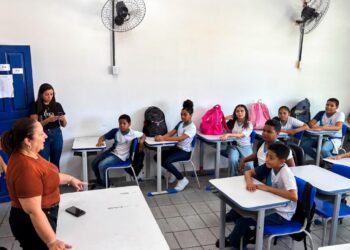 Secretária da Educação, Edna Amorim, visita prédio provisório da Escola Prof. Alcebíades Melo