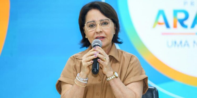 Prefeitura de Aracaju antecipa salários de março e paga mais de R$ 4 milhões em indenizações