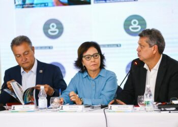 Prefeita Emília Corrêa participa de reunião com ministro da Casa Civil para contratação de obras do Novo PAC
