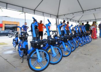 Emília entrega 140 bicicletas elétricas para a mobilidade urbana de Aracaju