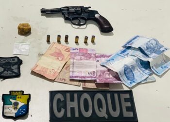 Polícia Militar prende homem por porte ilegal de arma e tráfico de drogas na Zona Sul da capital