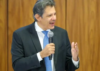 Haddad sai em defesa de arcabouço fiscal e se compromete com metas